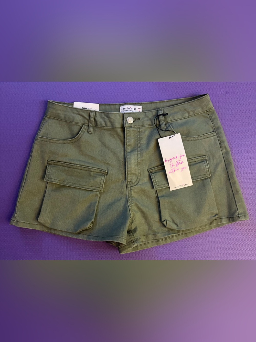 Vanilla Star Green Cargo Shorts with Classic Design 30 / 11 NWT